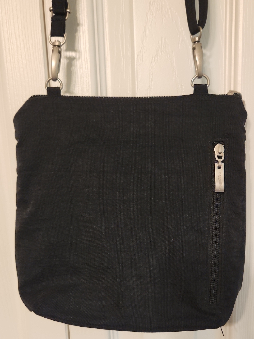 Baggallini Basic Black Crossbody Shoulder Bag - Modern Pocket Bag? - Picture 5 of 13